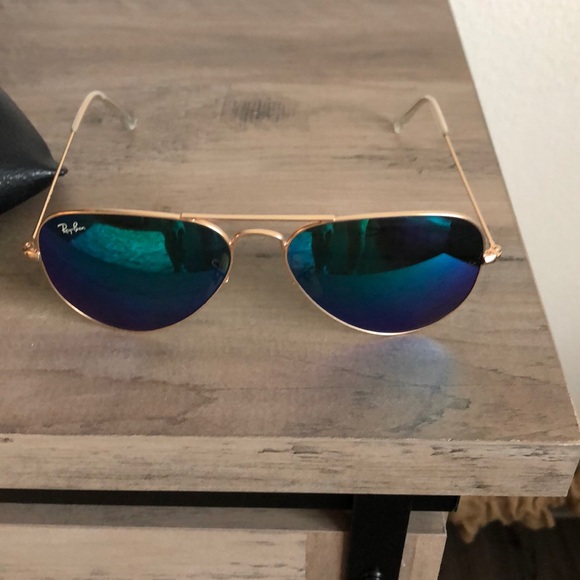 Aviator Ray-Ban Sunglasses - Picture 2 of 4